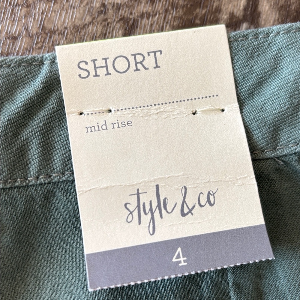 Mid Rise shorts - Picture 5 of 10